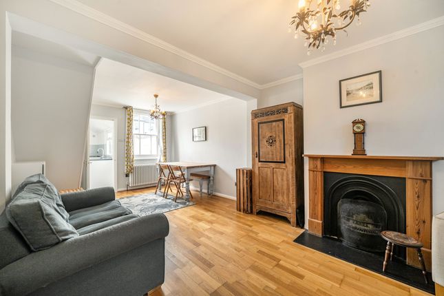 11 Howard Street, Thames Ditton photo 2