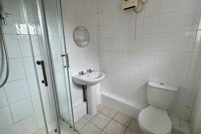 25, Leicester photo 5