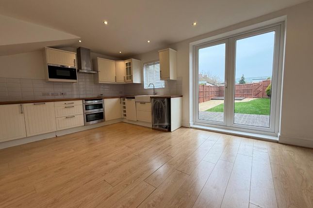20, Thornton Road, Northampton photo 4