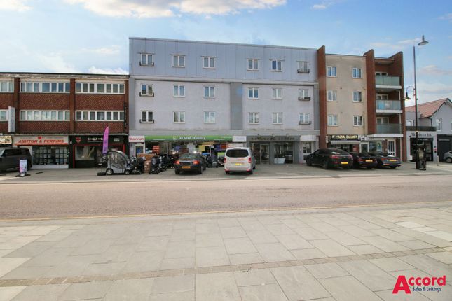 Flat to rent in Victoria Road, Romford