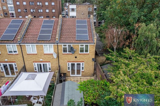 End terrace house for sale in Vicarage Road, London