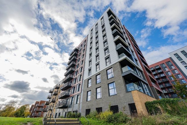 Thumbnail Flat for sale in Meridian Way, Southampton