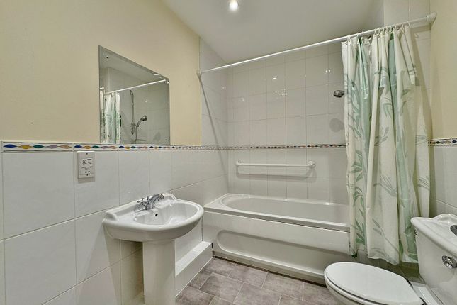 6, Lesser Horseshoe Close, Fareham photo 4