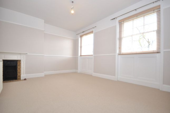 Flat to rent in Clarence Road, Cheltenham