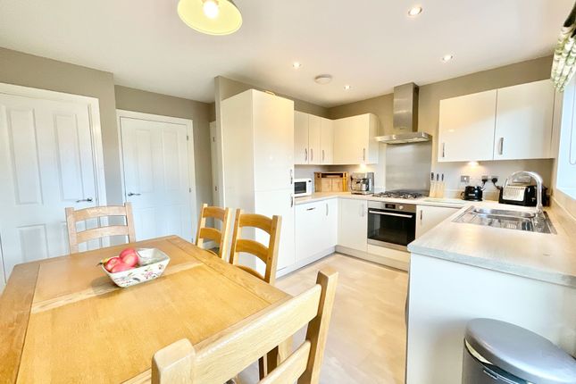 12 Skylark Row, Newcastle photo 3