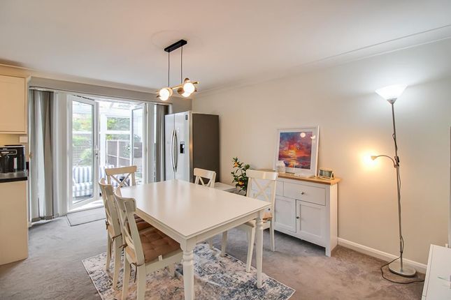 8, Wren Close, Leigh-on-Sea photo 4