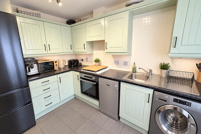 2, Deer Gardens, Gillingham photo 2