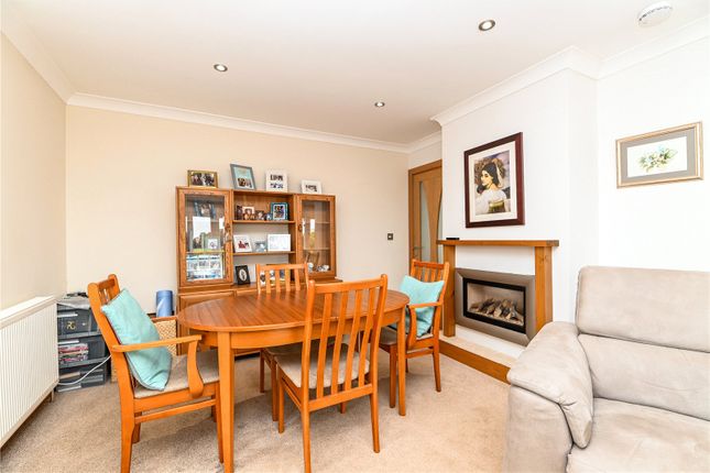 9, Roebuck Close, Hampshire photo 3
