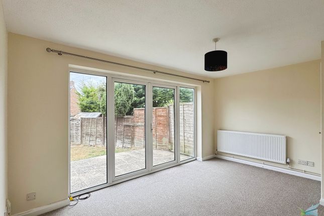 39, Bishops Green, Ashford photo 4