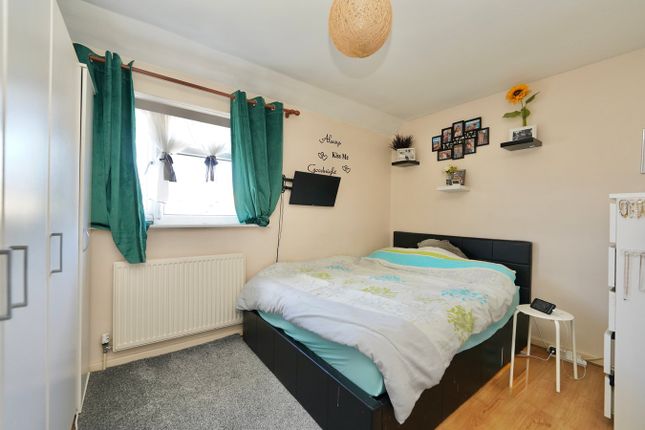 18, Elm Close, Huntingdon photo 4