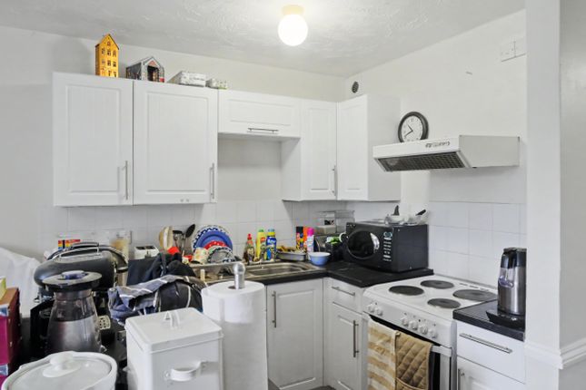 51, Viewfield Close, Harrow photo 3