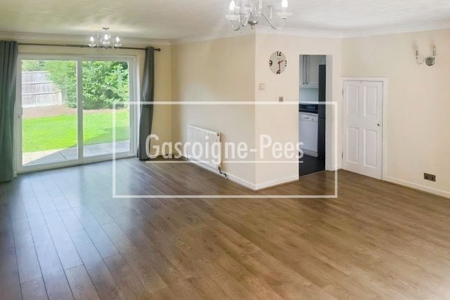 5, Camberley photo 4