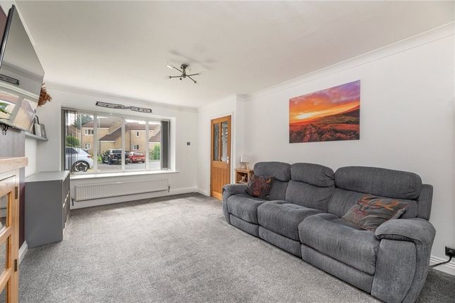 3, Woodside Close, Leeds photo 2