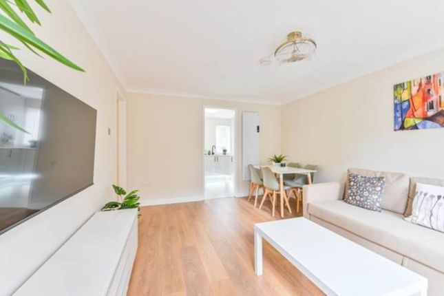 8 Belgrave Court, Ascalon Street, London photo 4