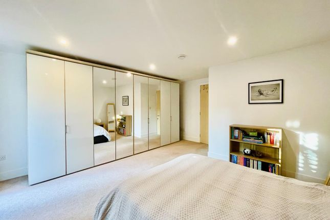 Flat for sale in Sutherland Road, London