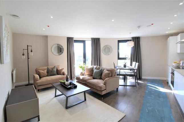 Thumbnail Flat for sale in The Residence, Kirkstall Road, Leeds, West Yorkshire