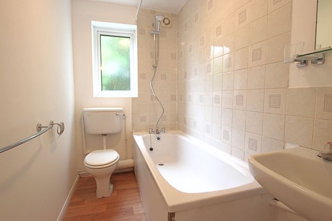 Flat 3, Rookley Court, Purfleet-On-Thames photo 3