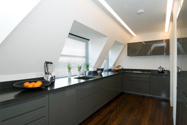 Flat 1103, Boydell Court, St. Johns Wood Park, London photo 3