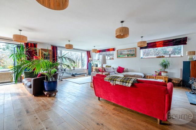 44, Pulens Crescent, Petersfield photo 2
