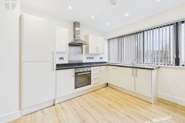Flat 5 Kingfisher House, Aylesbury photo 3