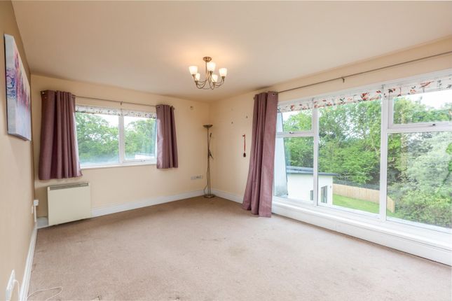 21, Willow Court, Swansea photo 2