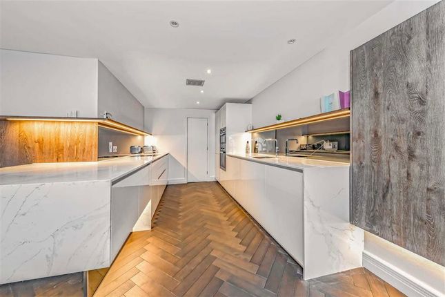 Flat 20, Anchor Brewhouse, 50, Shad Thames, London photo 4
