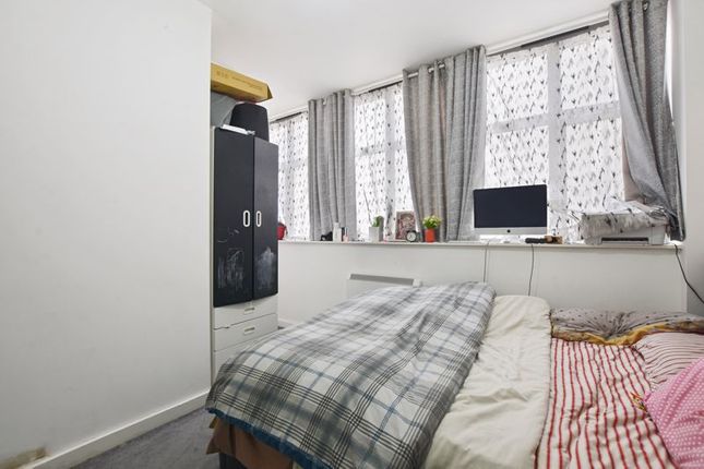 Flat for sale in Imperial Drive, North Harrow, Harrow
