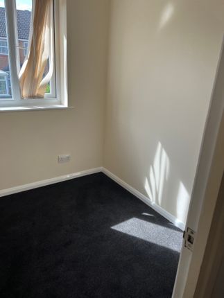 18 Austin Close , Austin Close, Atherstone photo 5