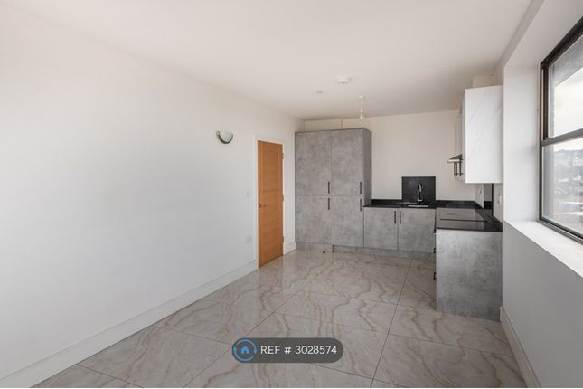 Flat, Wiltshire Court Farnsby St, Swindon photo 2