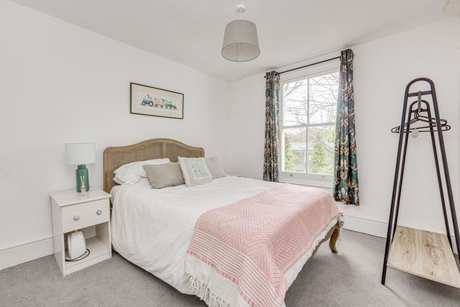 Thumbnail Flat for sale in Glycena Road, Battersea