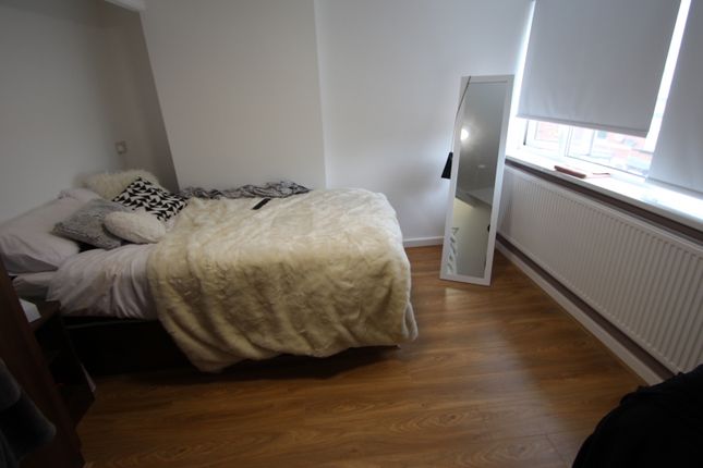 Ashville Avenue Hyde Park, Leeds photo 3