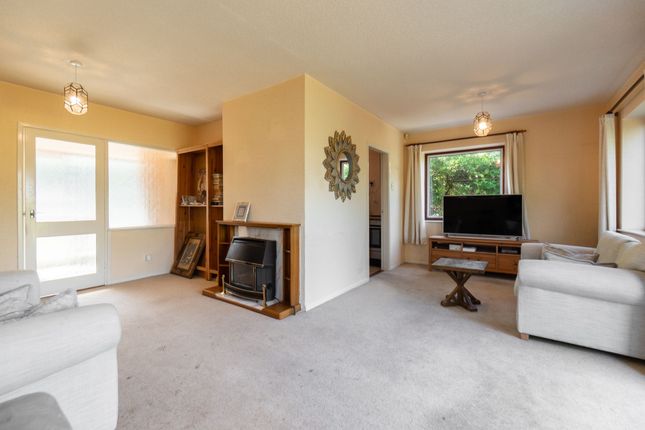 28, Briar Walk, Leicester photo 3