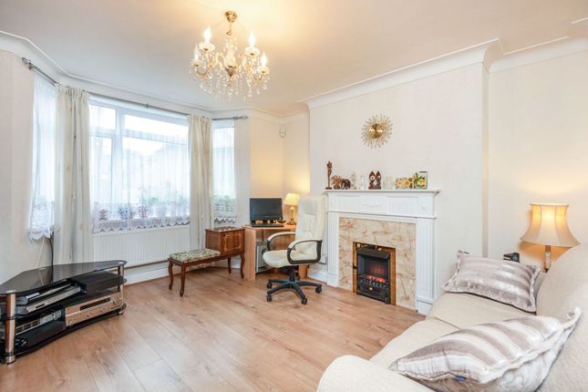 Flat for sale in Vale Court, Acton