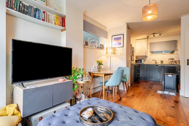 Flat 4, 1, Evan Cook Close, London photo 4