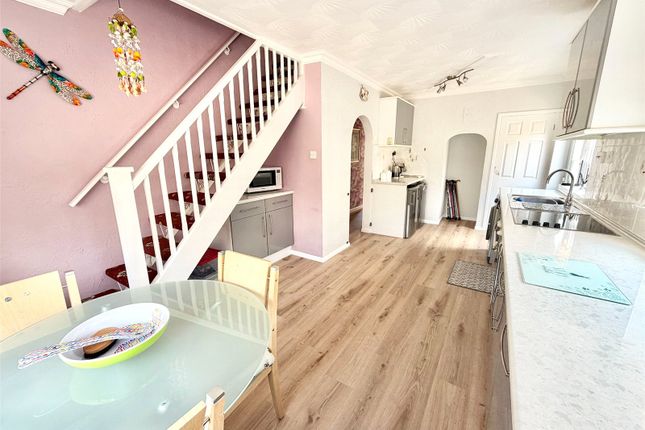 28, Kennett Road, Wroughton photo 3