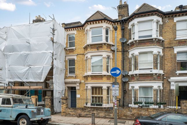 Flat A, 58, Warriner Gardens, London photo 4