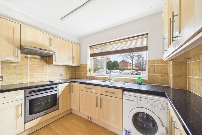 29 Dorchester Court,, Liebenrood Road, Reading photo 2