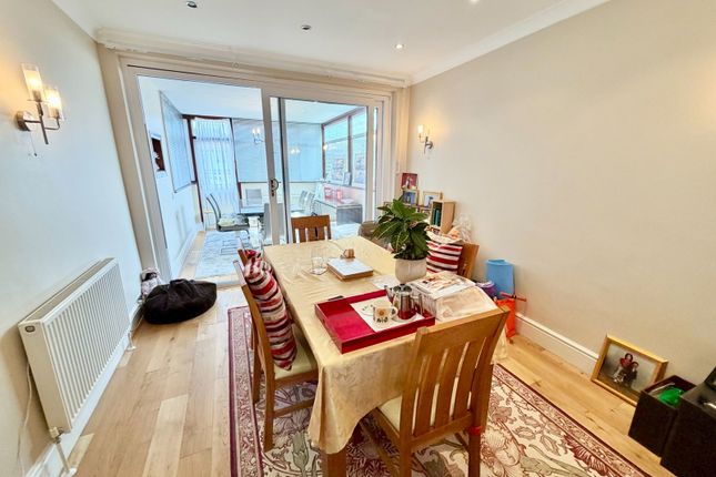 53, Lynton Avenue, London photo 4