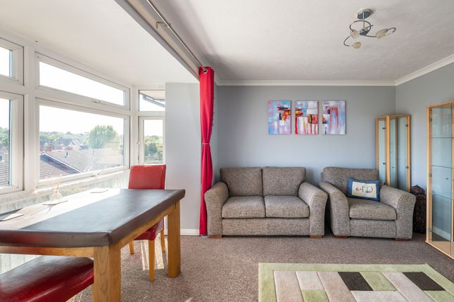 Flat 6, Douglas Houghton House, Redhill photo 4