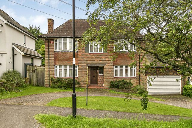 Thumbnail Detached house for sale in Fairgreen, Hadley Wood