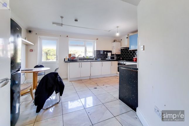 Terraced house for sale in Central Avenue, Hayes