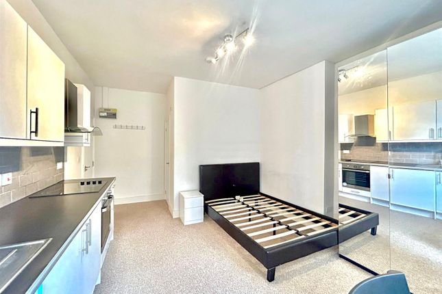 Studio to rent in The Vale, Acton