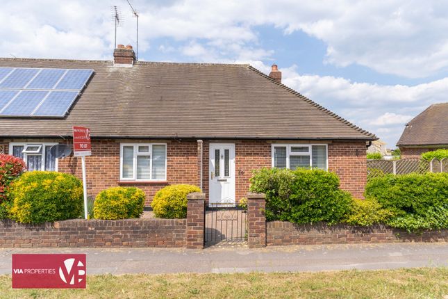 Bungalow to rent in Middlefield Road, Hoddesdon