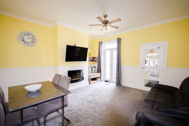 31, South Cliff Road, WITHERNSEA photo 4
