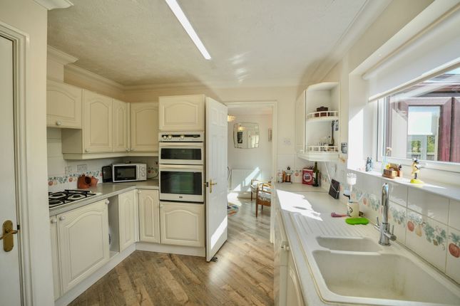 37 Fulcher Avenue, Cromer photo 2