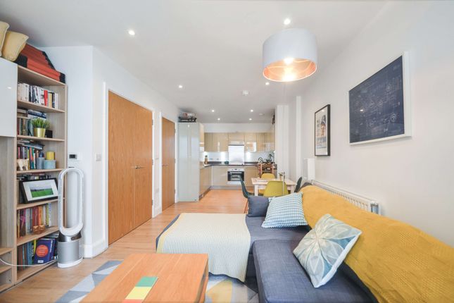 27 Violet Road, London photo 4