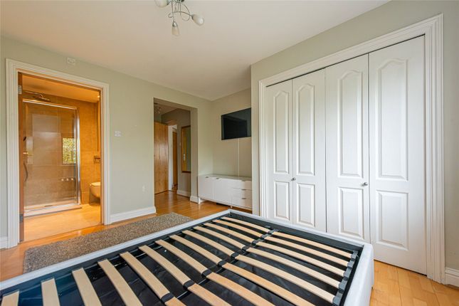 32, Statham Court, London photo 4