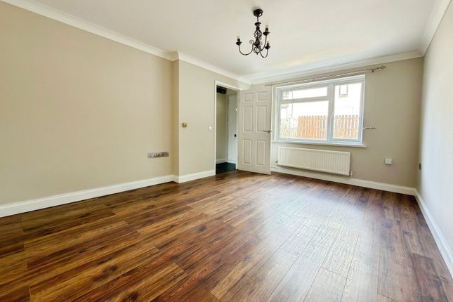 7, Clos Derwen, Swansea photo 4