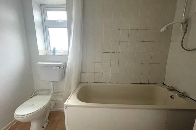 Flat 49, Old Market Court, George Street, Glastonbury photo 4