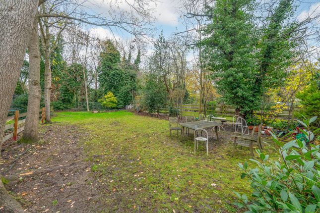 1-bed flat on Mowbray Road, Queen's Park, £370,000